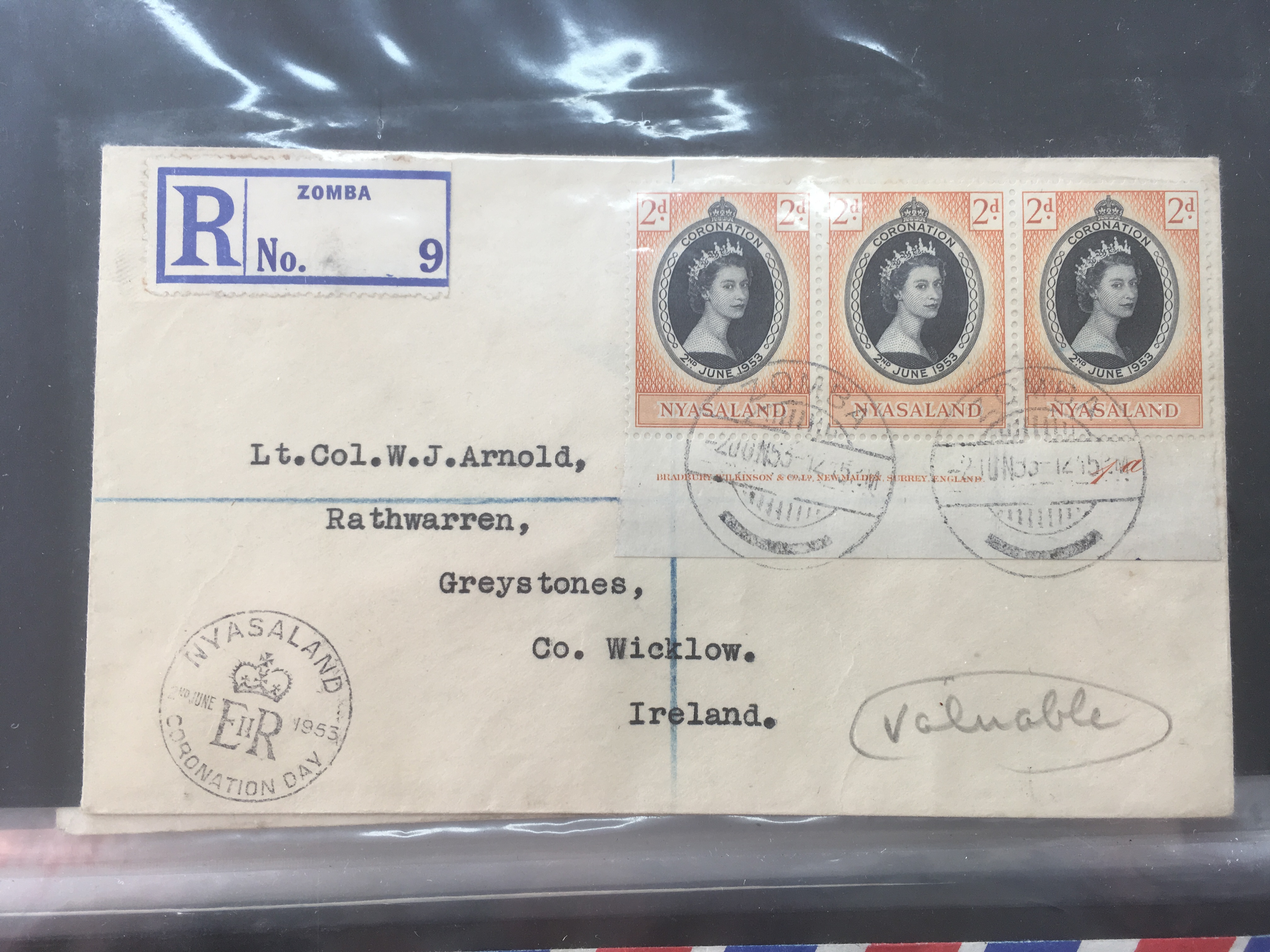 BOX OF COVERS AND FDC IN THREE ALBUMS AND LOOSE, GB, AUSTRALIA, INDIA, - Image 5 of 9