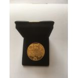 GOLD COINS: AUSTRIA: 1915 4 DUCAT RESTRIKE IN CASE (APPROX 14g).