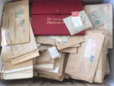 BOX WITH EXTENSIVE ACCUMULATION SORTED BY COUNTRIES INTO ENVELOPES,
