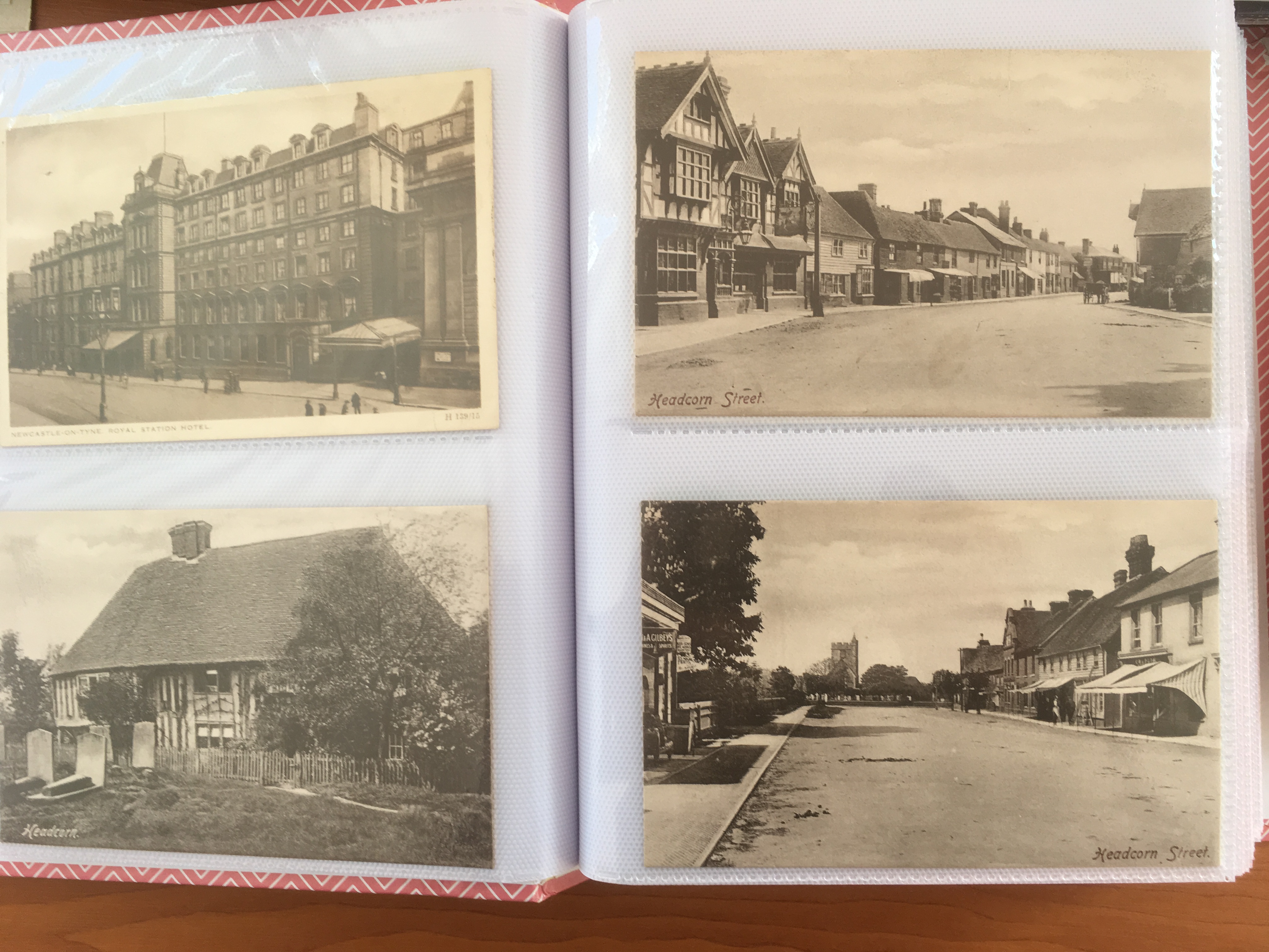 BOX MIXED POSTCARDS IN SIX FOLDERS AND LOOSE, COMIC, MILITARY, CINEMA, CHILDREN, HEADCORN, - Image 4 of 6