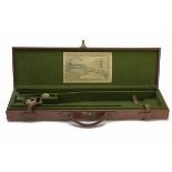 LINSLEY BROTHERS A LEATHER LIGHTWEIGHT SINGLE GUNCASE, fitted for 25in. barrels, the interior