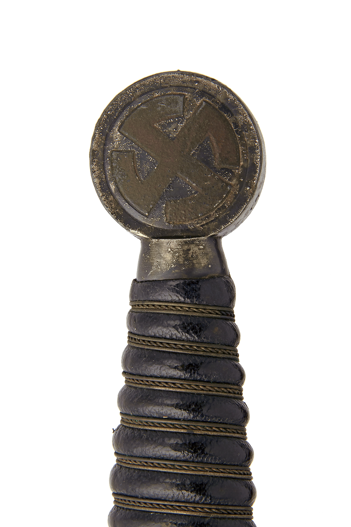A GERMAN PRE-WORLD WAR TWO TYPE 1 LUFTWAFFE DRESS DAGGER, UNSIGNED, circa 1937, with 12 1/4in. - Image 2 of 3