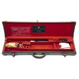 HOLLAND & HOLLAND A LEATHER SINGLE GUNCASE WITH PROVISION FOR EXTRA BARRELS, fitted for a set of