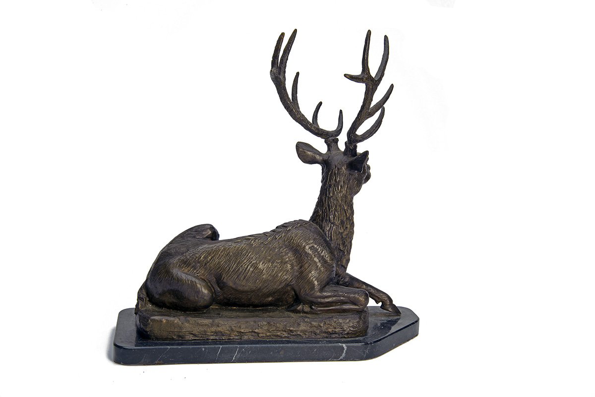 A BRONZE SCULPTURE OF A RESTING TWELVE-POINT STAG, mounted on a marble plinth, measuring approx. - Image 2 of 4