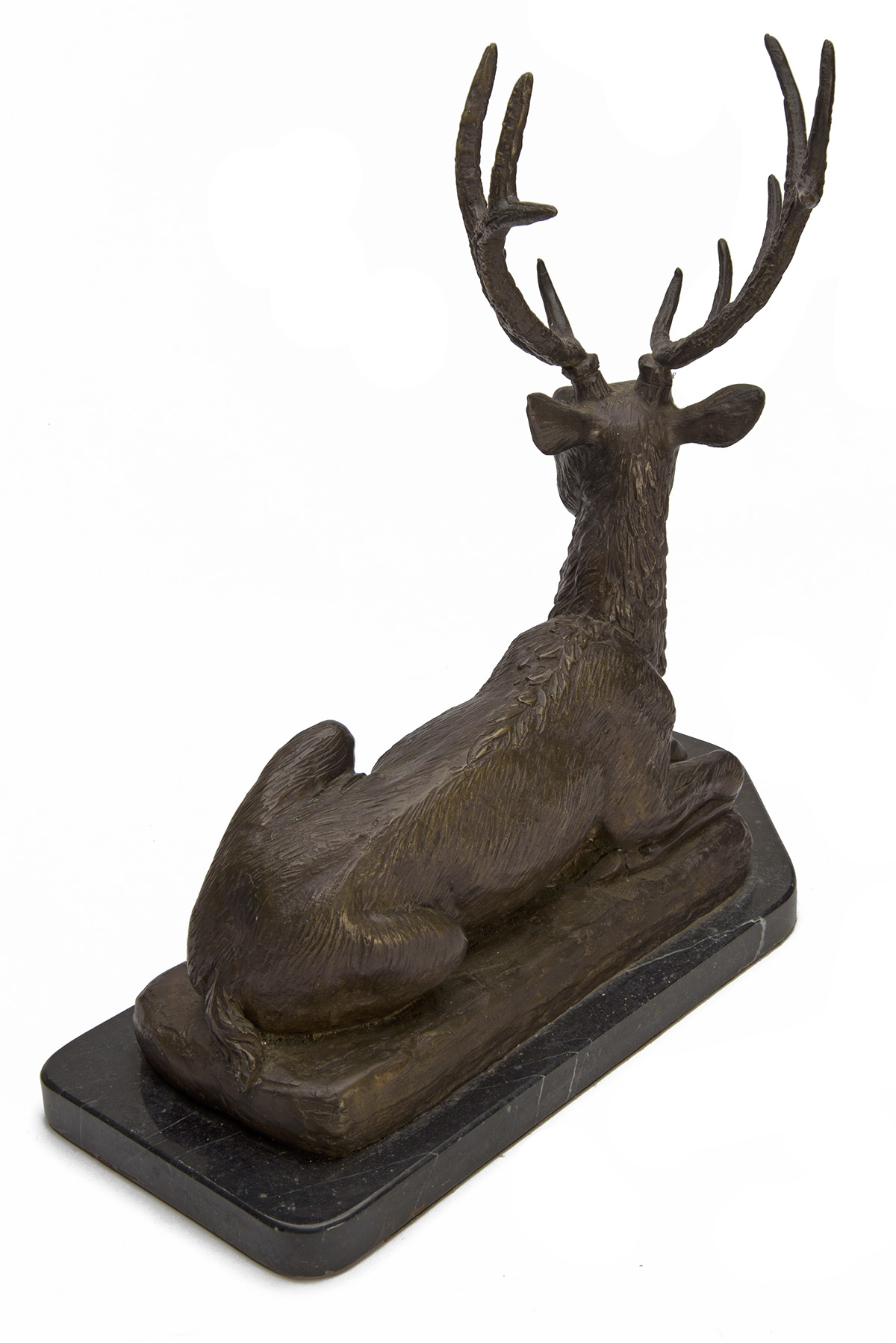 A BRONZE SCULPTURE OF A RESTING TWELVE-POINT STAG, mounted on a marble plinth, measuring approx. - Image 4 of 4