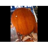 A mahogany circular tilt-top table - diameter 100c