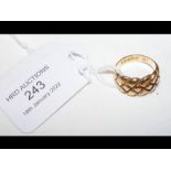 An 18ct gents rope twist ring