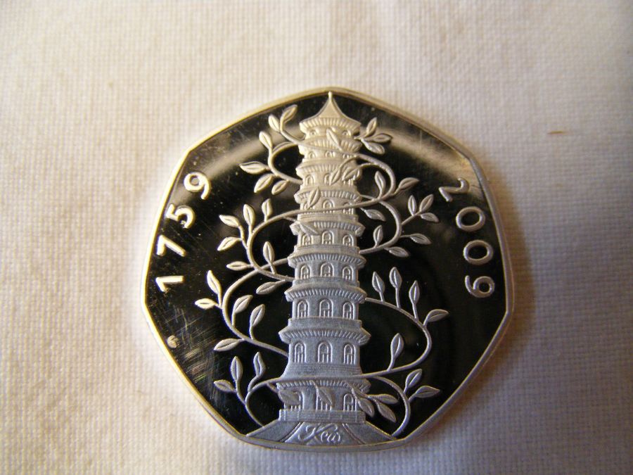 A selection of collectable 50 pence pieces, includ - Image 3 of 5