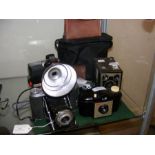 Selection of collectable vintage cameras, includin