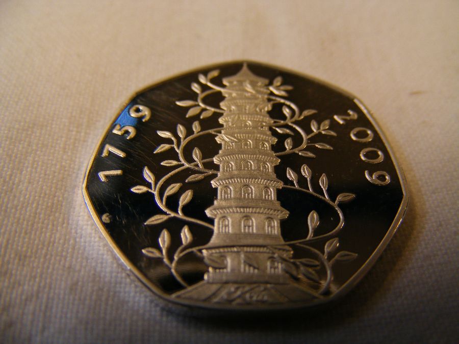 A selection of collectable 50 pence pieces, includ - Image 2 of 5