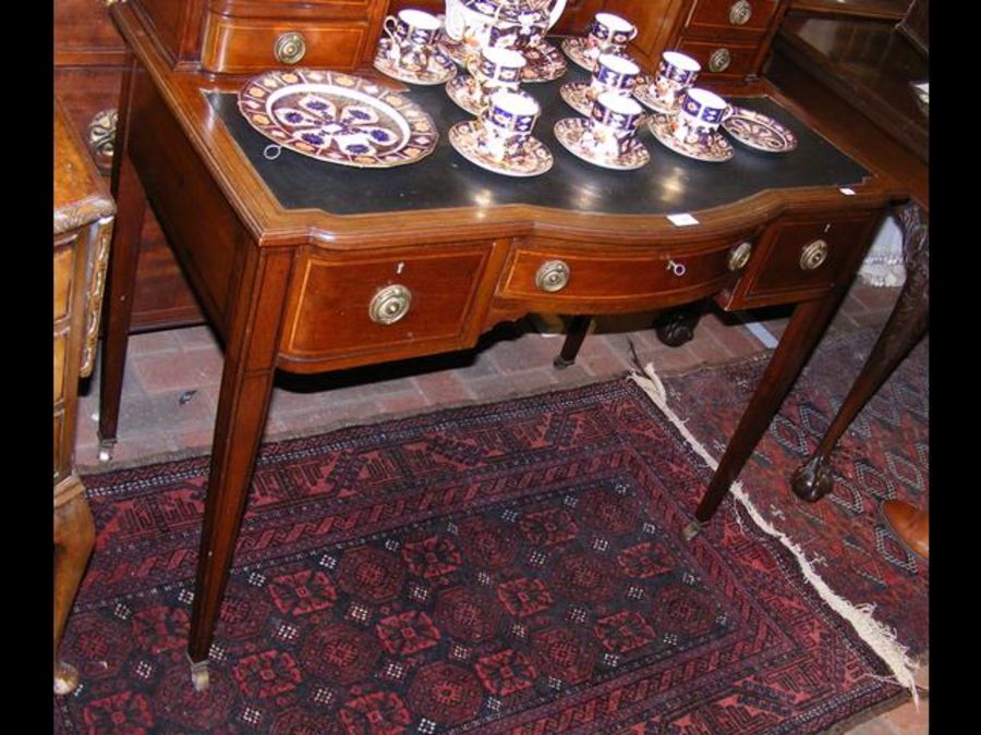 An Edwardian writing desk with square tapering sup