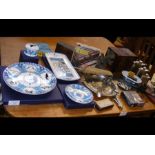 A mixed lot of collectables, including Swallows &