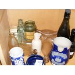 Assorted bottles and pub memorabilia, including Me