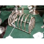 A decorative pierced silver toast rack