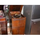 A Savana oak cabinet gramophone with Commonwealth