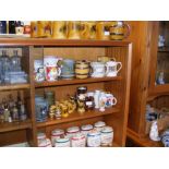 Assorted Wade ceramics, including spirit barrels -