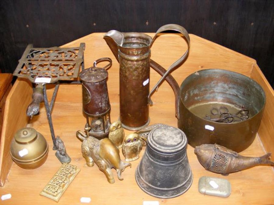Assorted metal ware, including trivet, cast fish,
