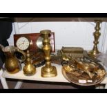 Assorted brassware including a pair of candlestick