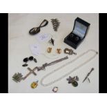 Various jewellery including a 'fern' brooch