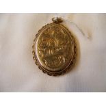 A 9ct gold locket