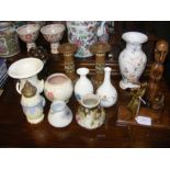 A sundry lot of collectables, including Worcester