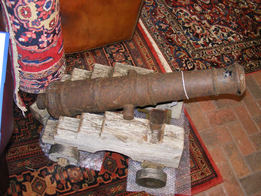 An old heavy cast cannon on wooden trolley - the c - Image 2 of 5