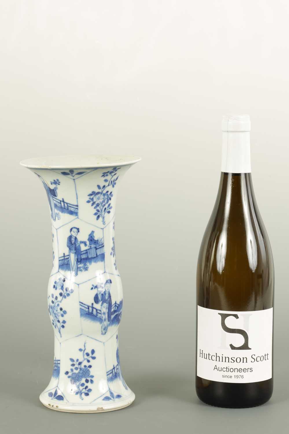 A 19TH CENTURY CHINESE BLUE AND WHITE PORCELAIN VASE - Image 5 of 6