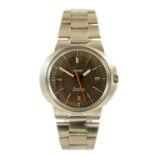 A GENTLEMAN'S STAINLESS STEEL OMEGA DYNAMIC WRIST WATCH