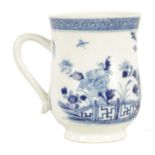 A 19TH CENTURY CHINESE BLUE AND WHITE MUG