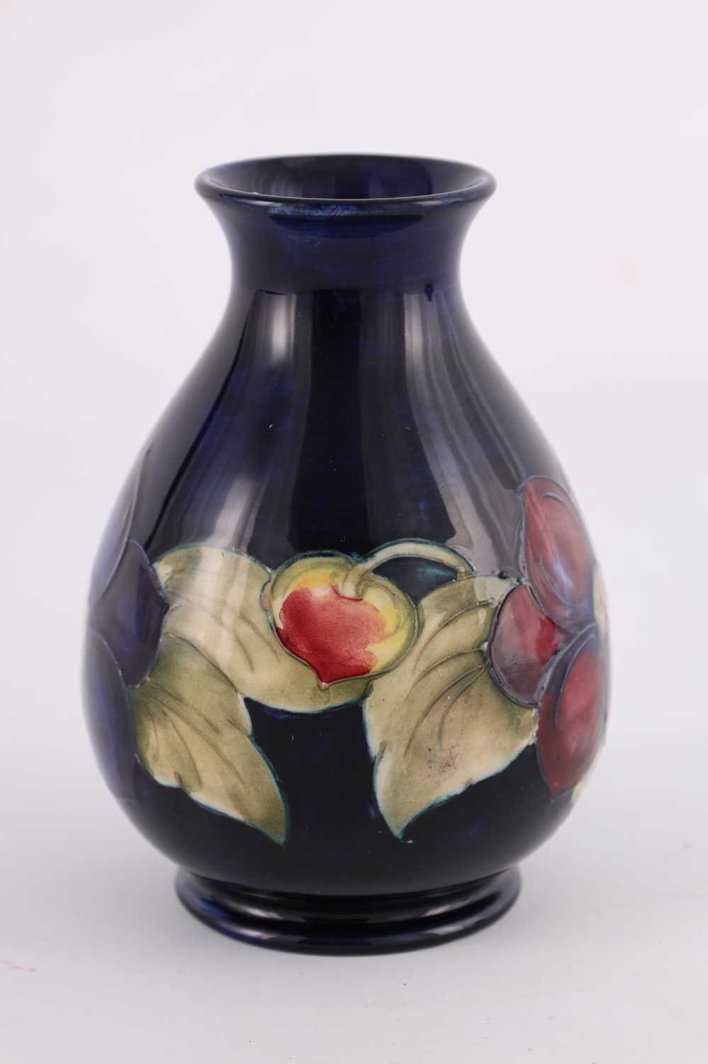 A WALTER MOORCROFT SMALL BULBOUS FOOTED VASE - Image 4 of 4