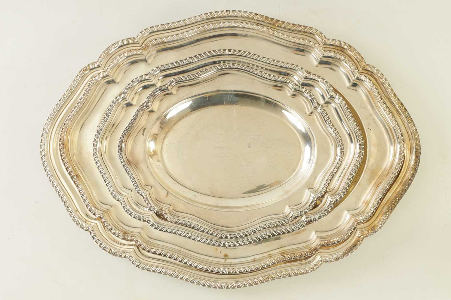 A SET OF FOUR REGENCY SILVER PLATE SCALLOP-EDGE OVAL SERVING DISHES BY MATTHEW BOULTON - Image 2 of 5