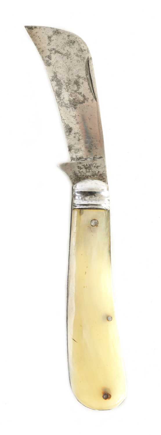 A 19TH CENTURY HORN HANDLED PRUNING KNIFE BY W SAYNOR LTD. SHEFFIELD