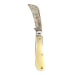 A 19TH CENTURY HORN HANDLED PRUNING KNIFE BY W SAYNOR LTD. SHEFFIELD