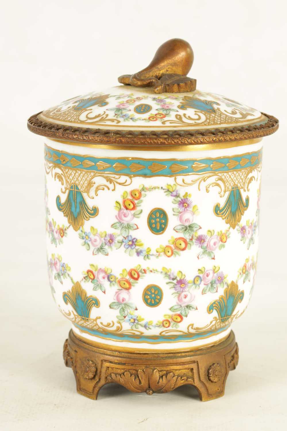 A MID 18TH CENTURY ORMOLU MOUNTED SEVRES JAR AND COVER - Image 5 of 7
