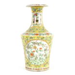 AN 18TH/19TH CENTURY CHINESE FAMILLE VERTE YELLOW GROUND VASE