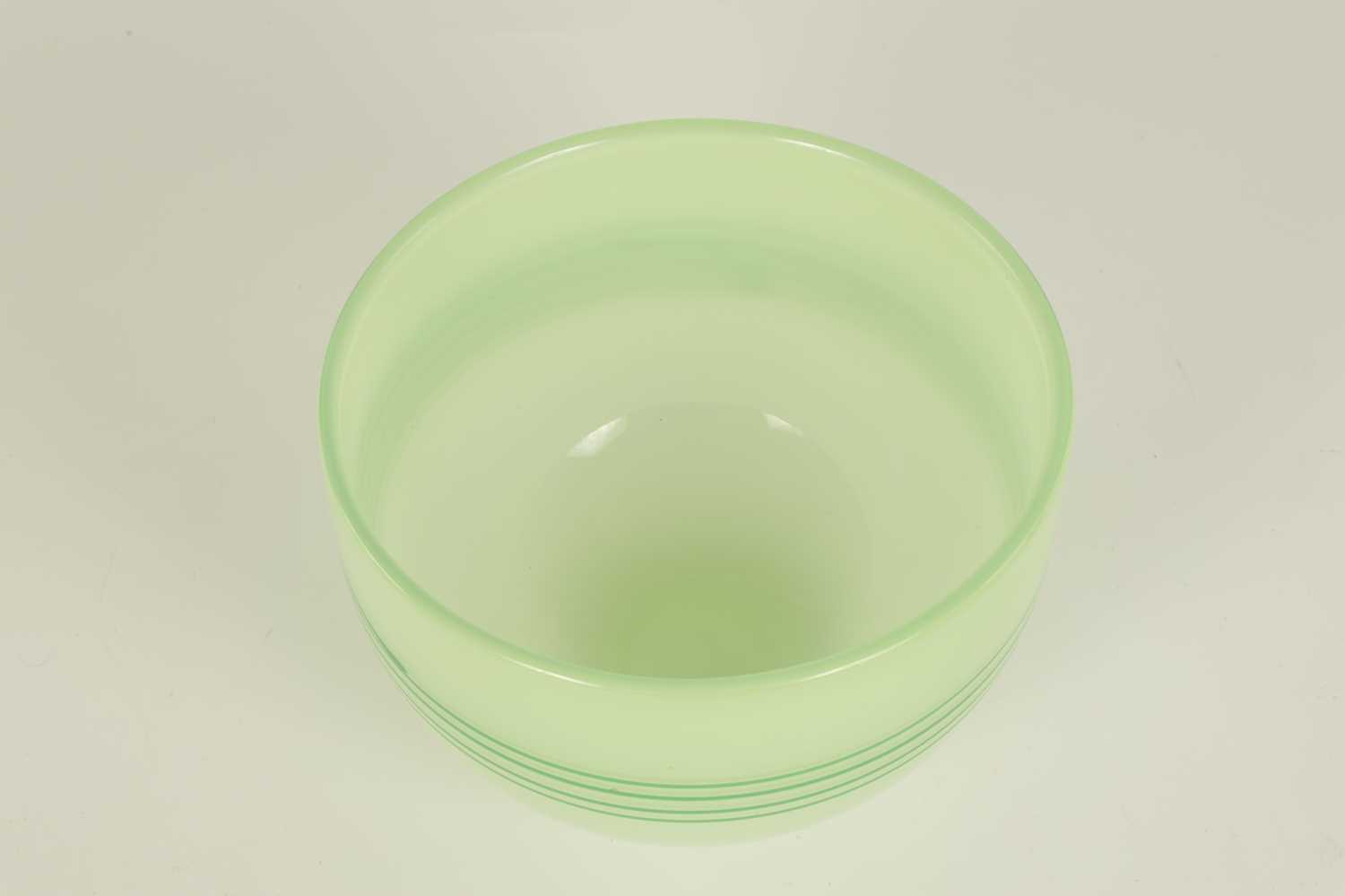 A MID 20TH CENTURY SWEDISH ORREFORS GUNNAR CYREN GLASS BOWL - Image 2 of 4