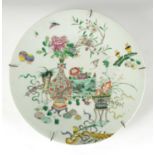 A LARGE 18TH CENTURY FAMILLE VERTE CHINESE CHARGER