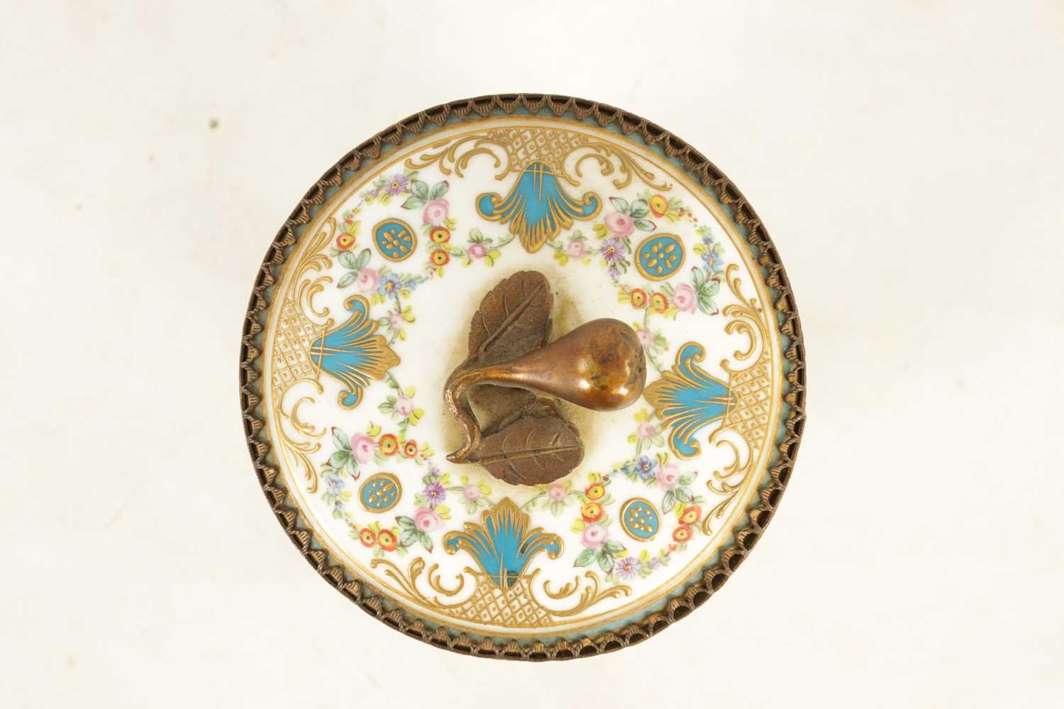 A MID 18TH CENTURY ORMOLU MOUNTED SEVRES JAR AND COVER - Image 3 of 7