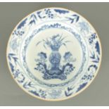 AN 18TH CENTURY BLUE AND WHITE CHINESE BOWL
