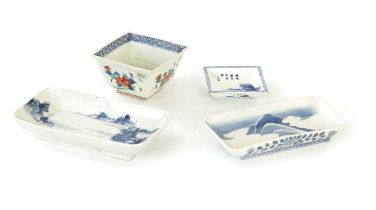 A GROUP OF FOUR ORIENTAL BLUE AND WHITE PORCELAIN SQUARE SHAPED DISHES