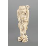 AN 18/19TH CENTURY CHINESE IVORY SCULPTURE