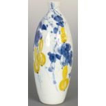 AN EARLY 20TH CENTURY JAPANESE OVOID BLUE AND WHITE VASE