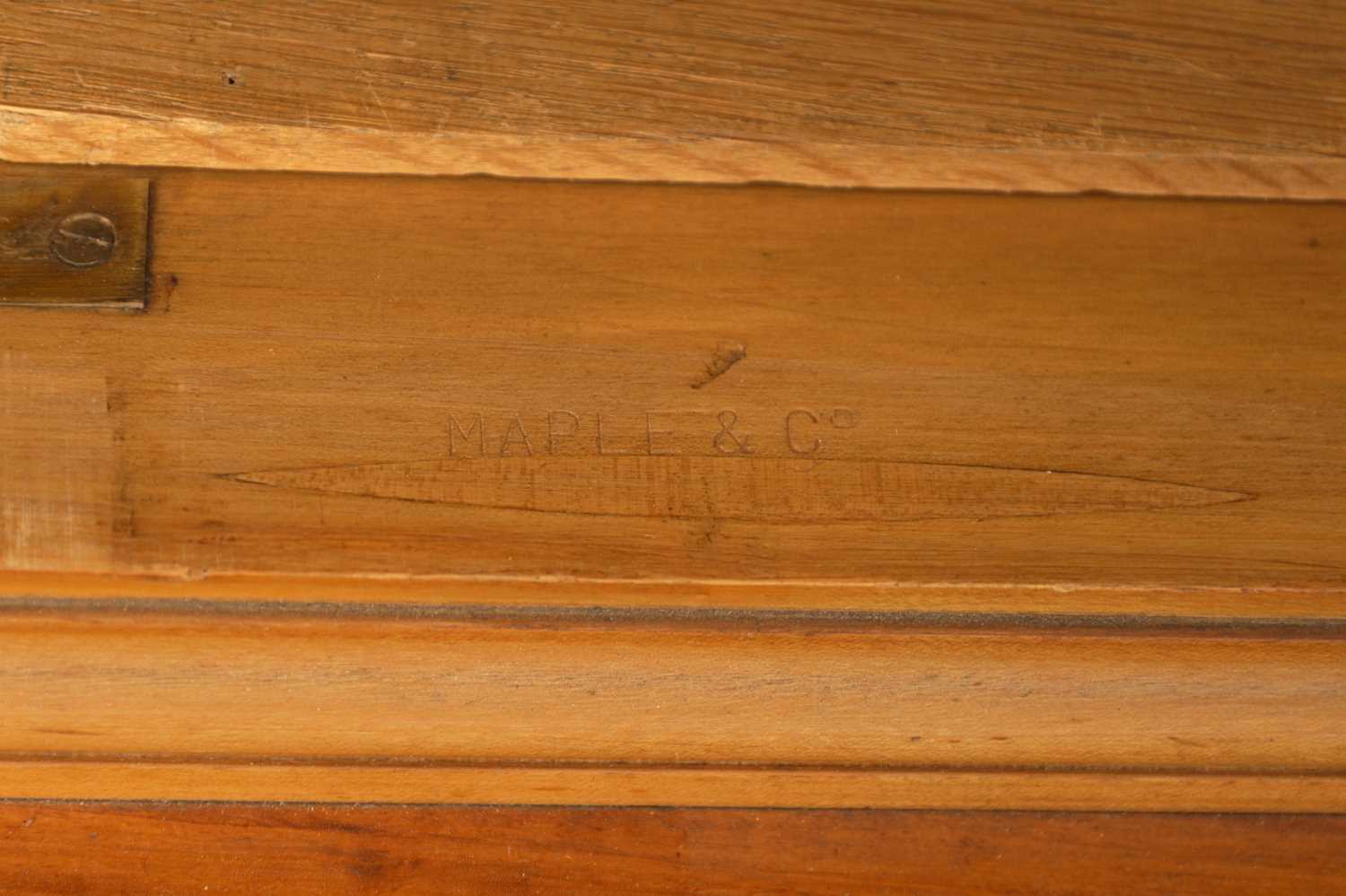 MAPLE & CO. A PAIR OF EDWARDIAN FIGURED SATINWOOD AND MARQUETRY INLAID GLAZED BOOKCASES - Image 6 of 10