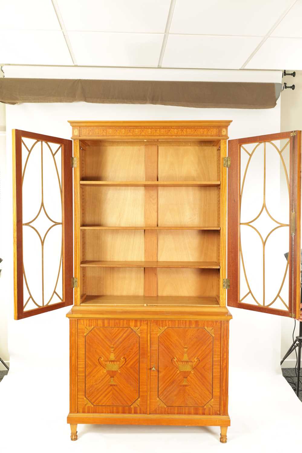 MAPLE & CO. A PAIR OF EDWARDIAN FIGURED SATINWOOD AND MARQUETRY INLAID GLAZED BOOKCASES - Image 7 of 10