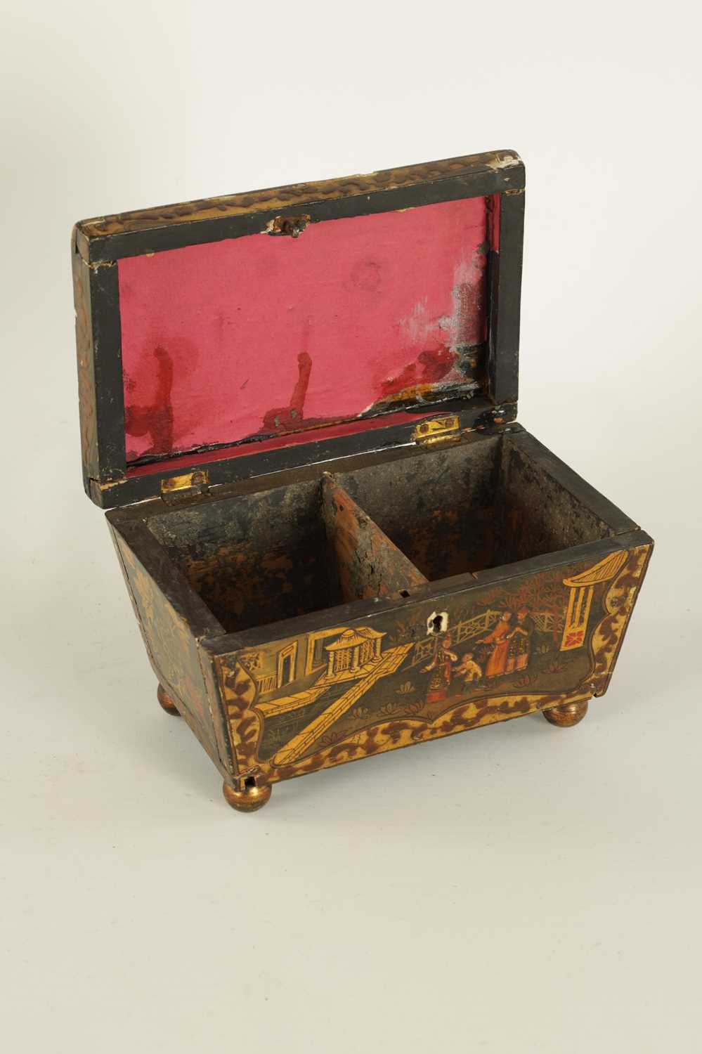 A LATE GEORGIAN CHINOISERIE DECORATED BLACK LACQUER SARCOPHAGUS TEA CADDY - Image 3 of 8