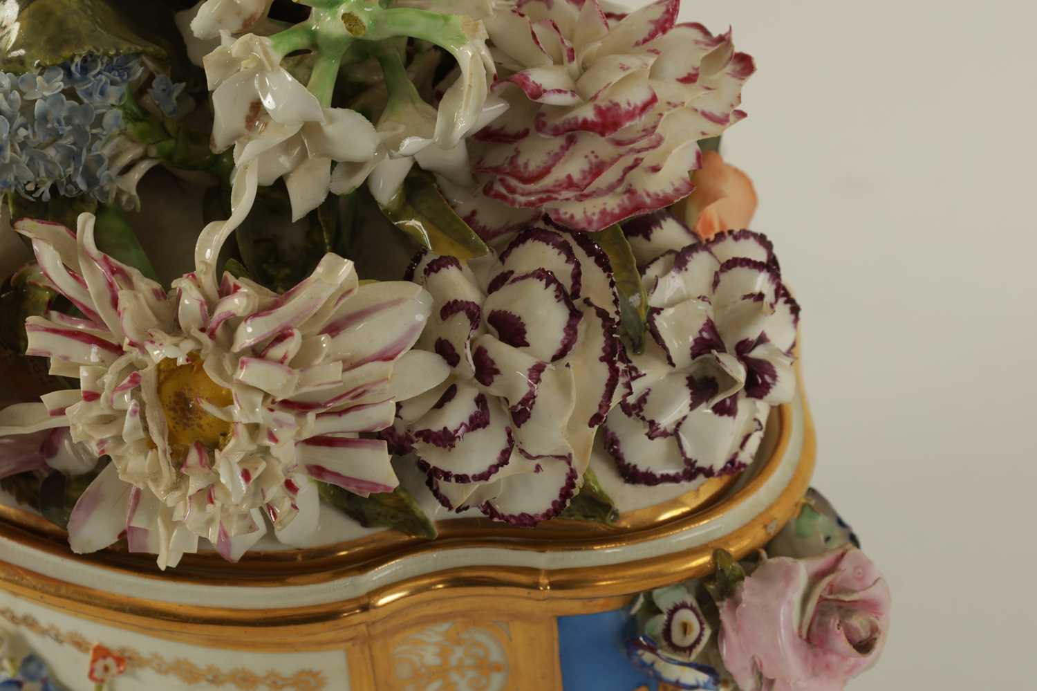 AN IMPOSING BLOOR DERBY BOMBE’-SHAPED BOUGH POT AND COVER CIRCA 1835 - Image 4 of 7