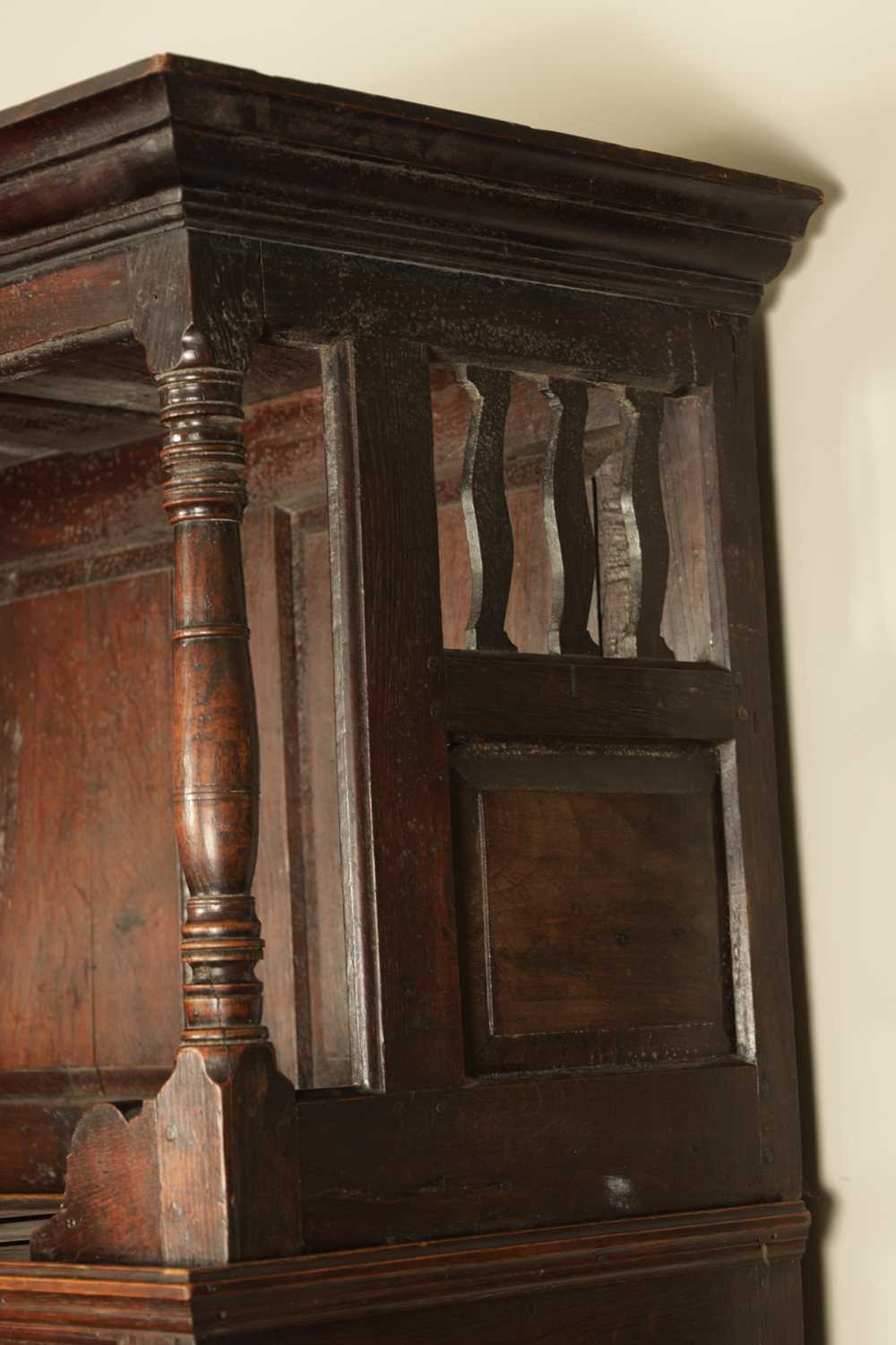 AN EARLY 18TH CENTURY WELSH JOINED OAK TRIDARN - Image 2 of 7
