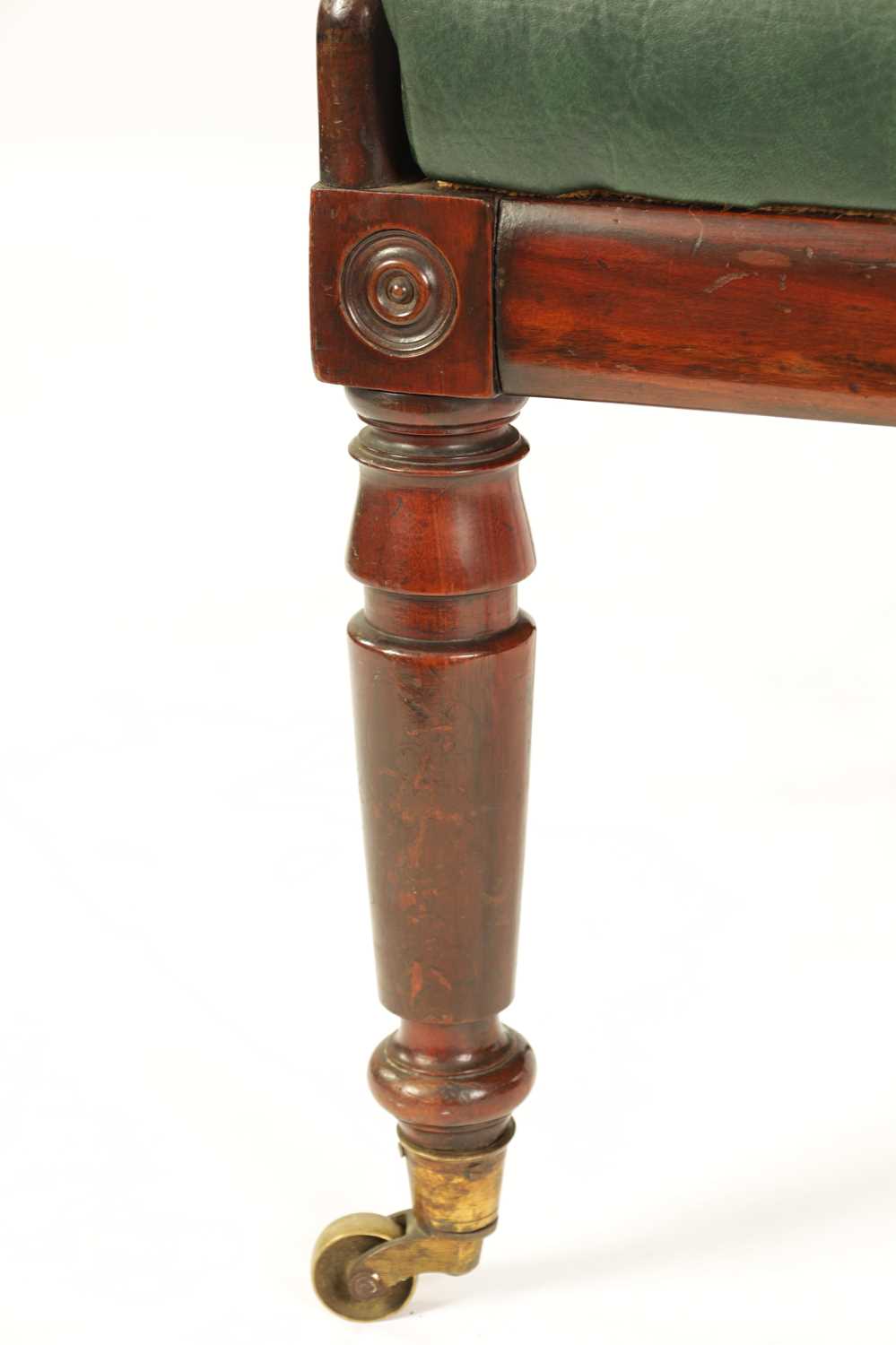 AN UNUSUAL REGENCY GONÇALO-ALVES TIMBER LIBRARY CHAIR IN THE MANNER OF GILLOWS - Image 4 of 7