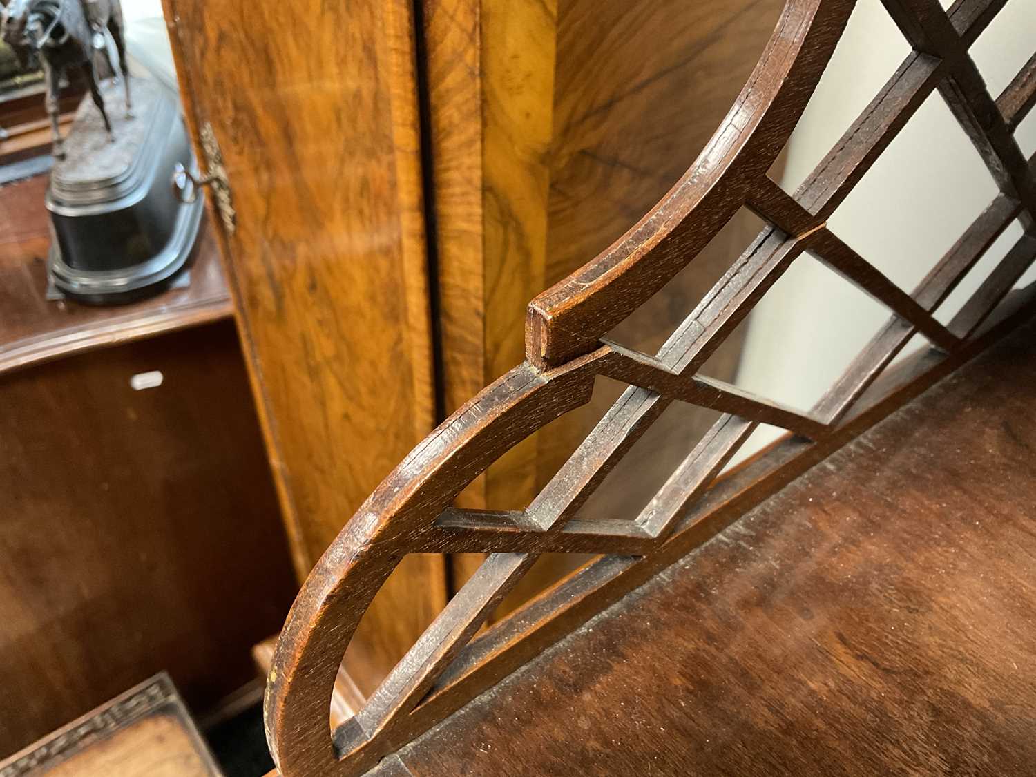 A RARE GEORGE III MAHOGANY LIBRARY SECRETAIRE CHEST OF DRAWERS WITH DETACHABLE BOOK CARRIER - Image 12 of 16