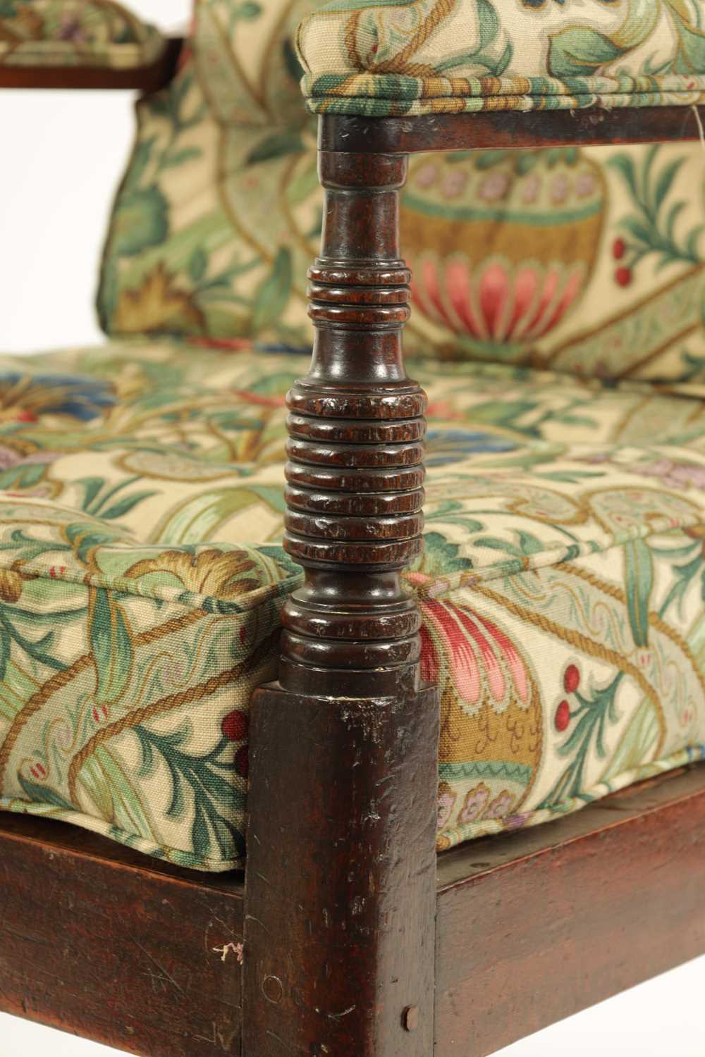 A GEORGE III MAHOGANY LIBRARY CHAIR - Image 4 of 11